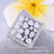 Pop square shape brooch white brooch with crystal cheap price 2018